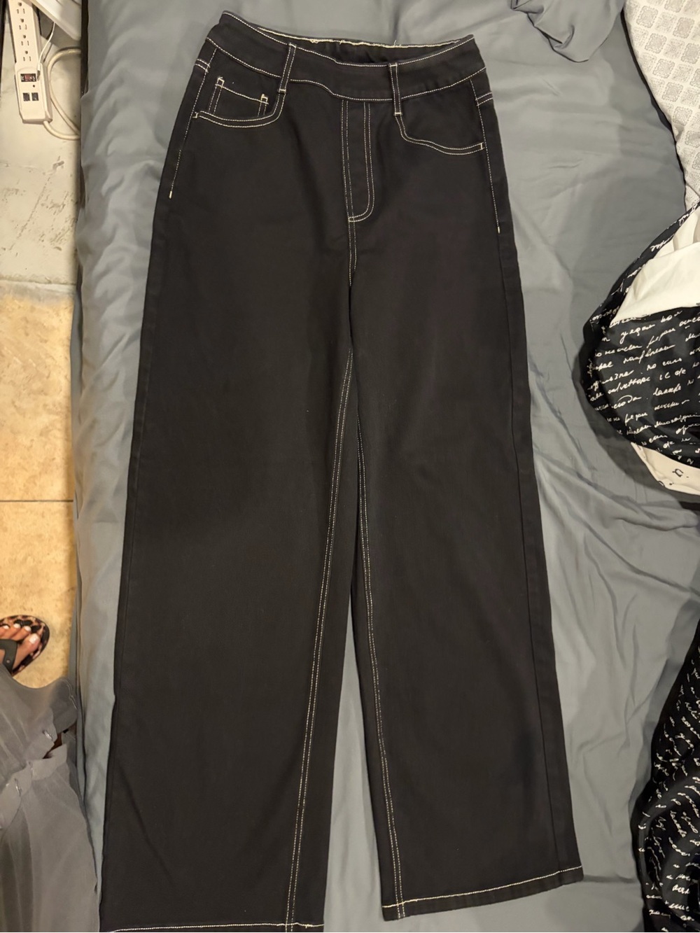 HALARA Black Wide-Leg Jeans with Contrast Stitching - Women